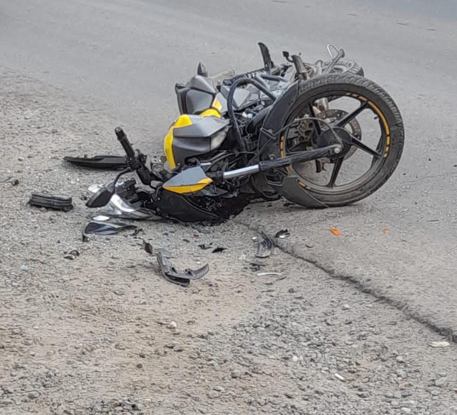 Fuerte choque en Garita 13 dejó como saldo un motociclista herido 